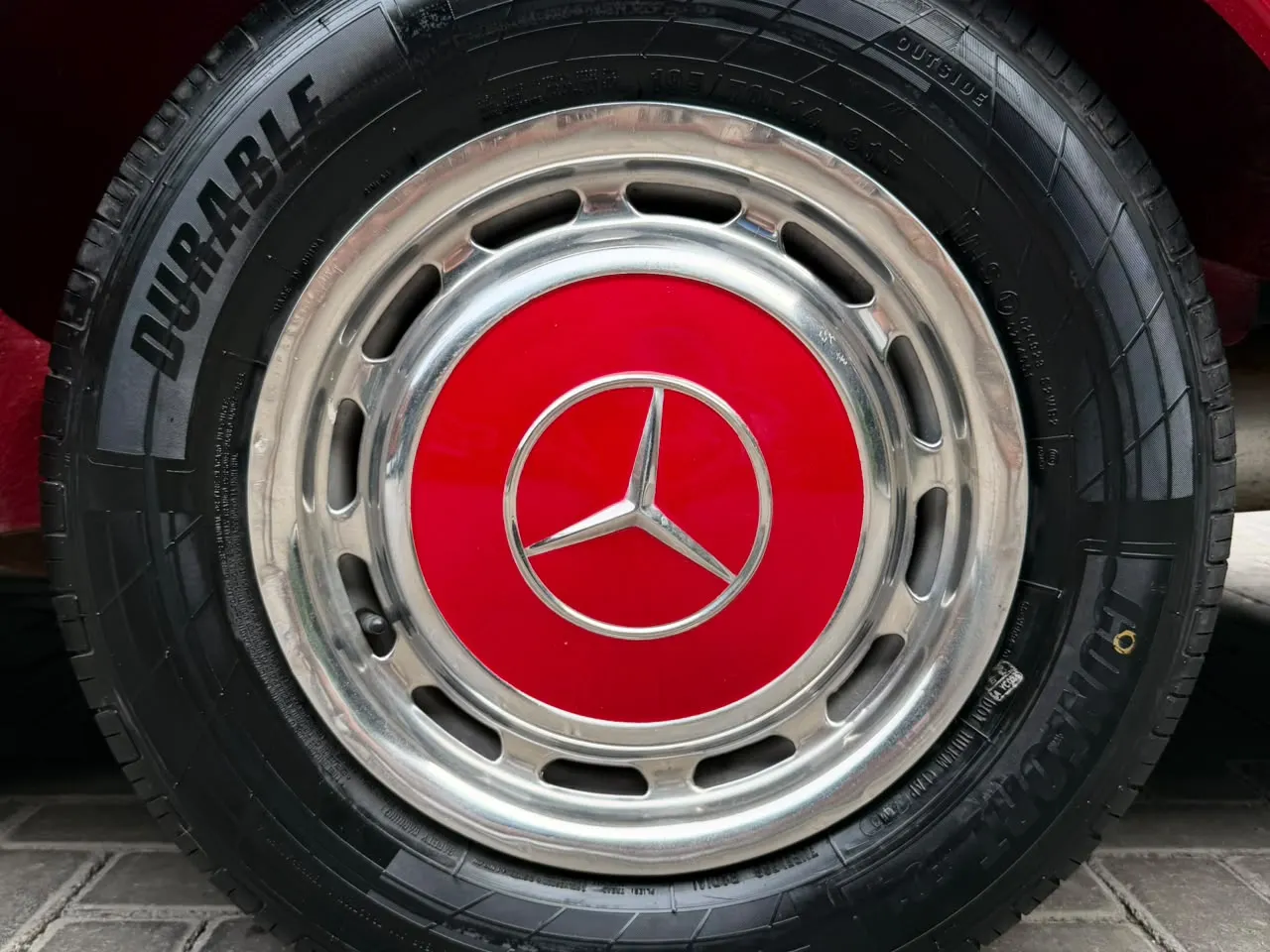 Mercedes-Benz Clase E 1974 240D /8 (W115), probable — confirmar versión exacta