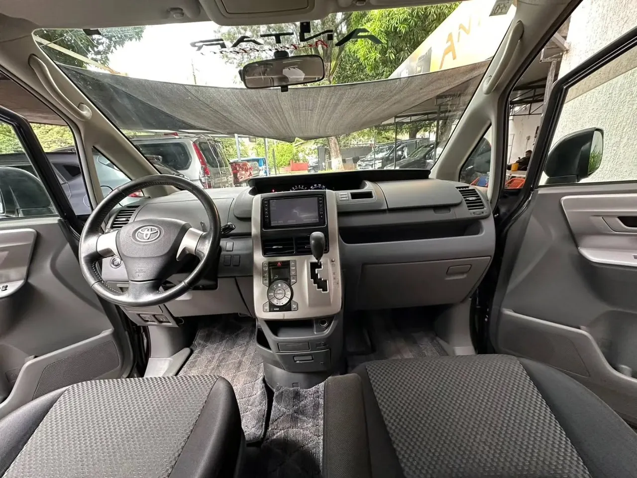 Toyota Noah 2007