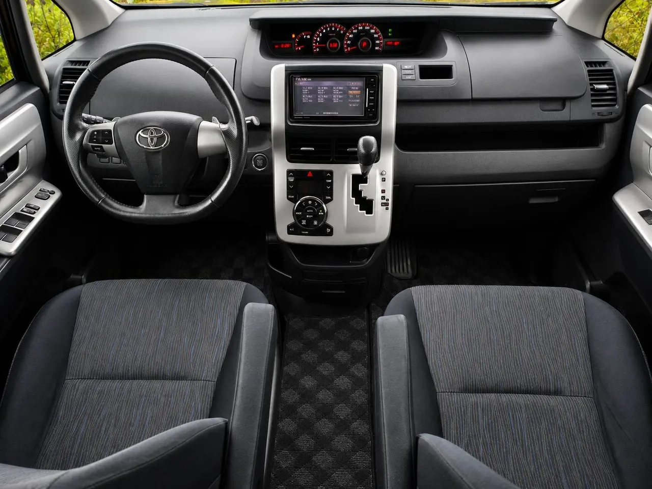 Toyota Voxy 2010