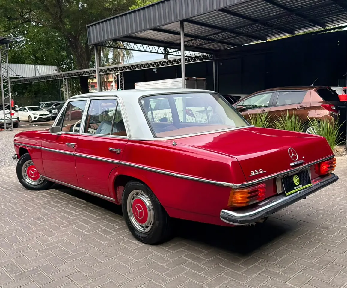 Mercedes-Benz Clase E 1974 240D /8 (W115), probable — confirmar versión exacta