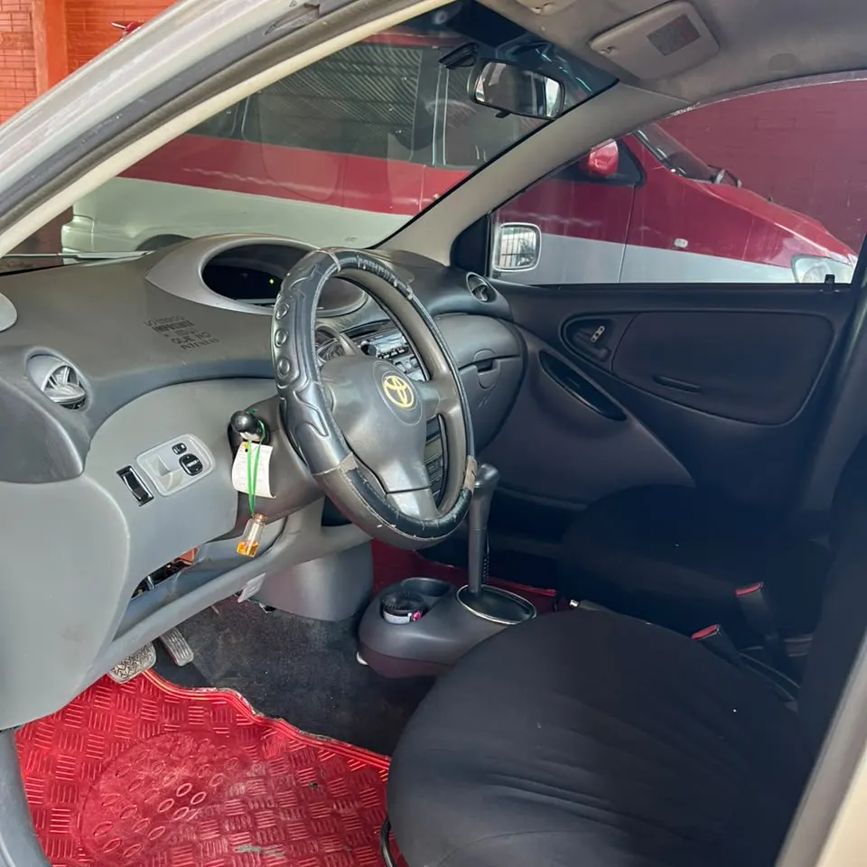 Toyota Vitz 2002