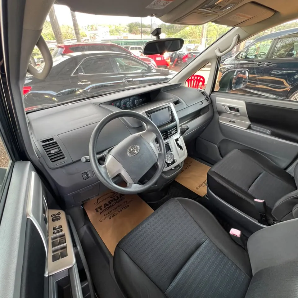 Toyota Voxy 2008