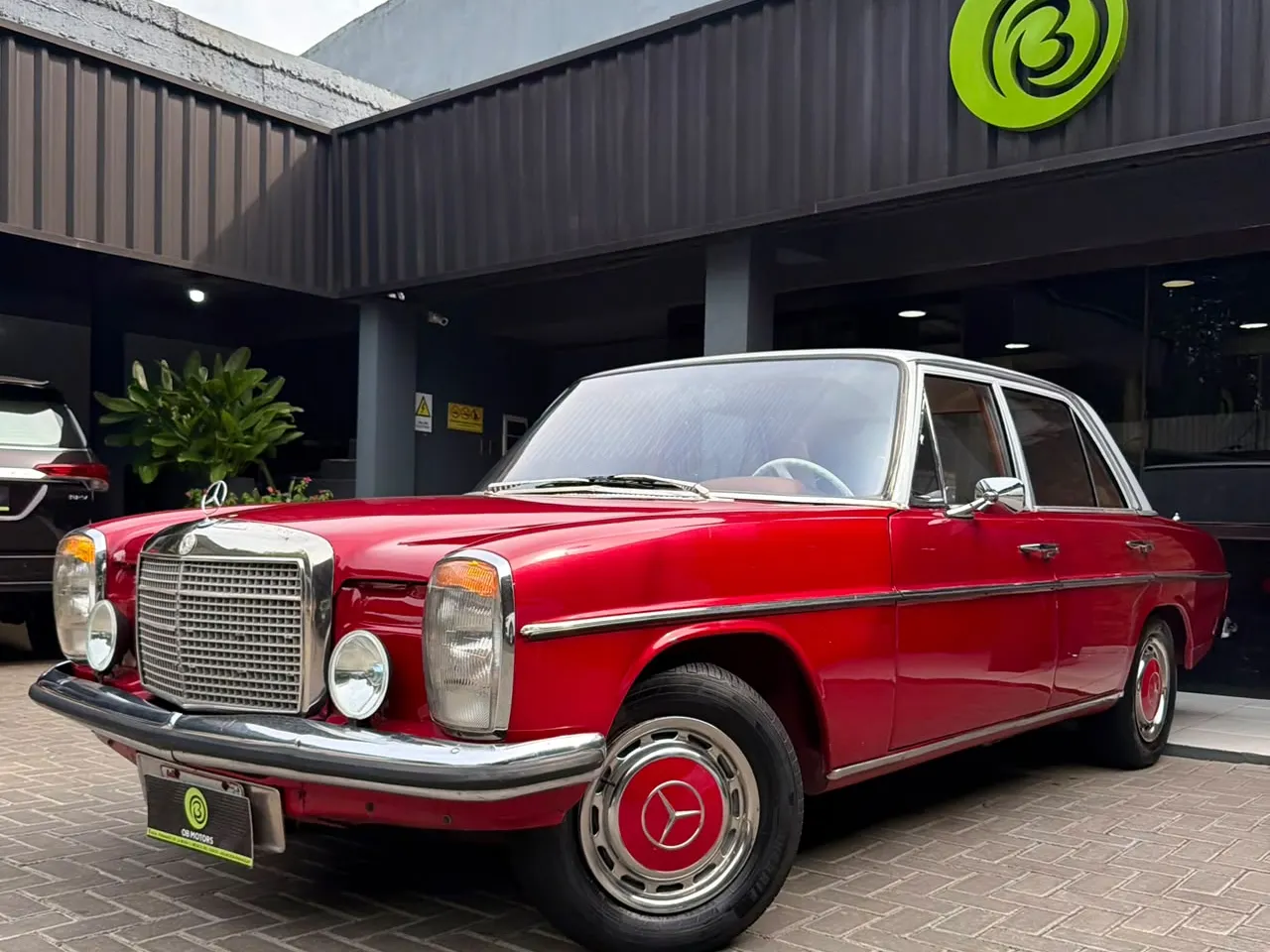 Mercedes-Benz Clase E 1974 240D /8 (W115), probable — confirmar versión exacta