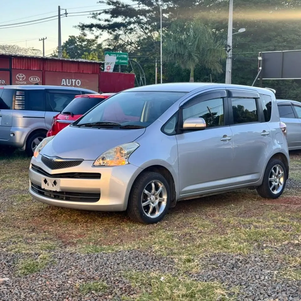 Toyota Ractis 2009