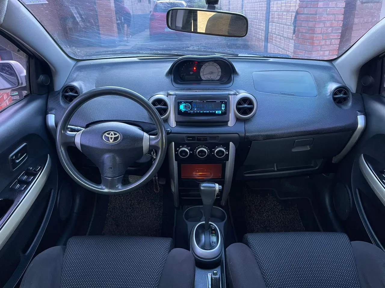Toyota ist 2003