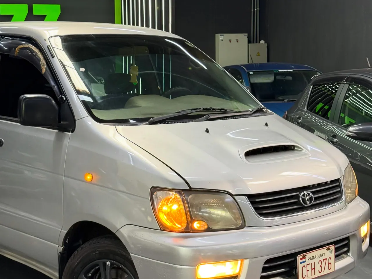 Toyota Noah 2000