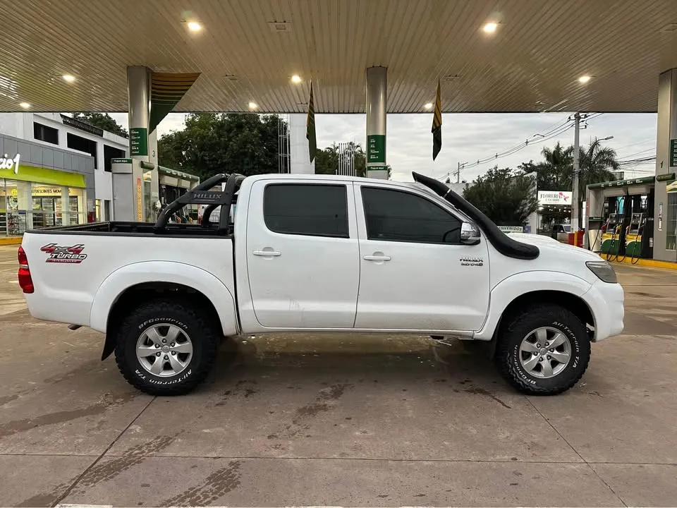 Toyota Hilux 2014 Full