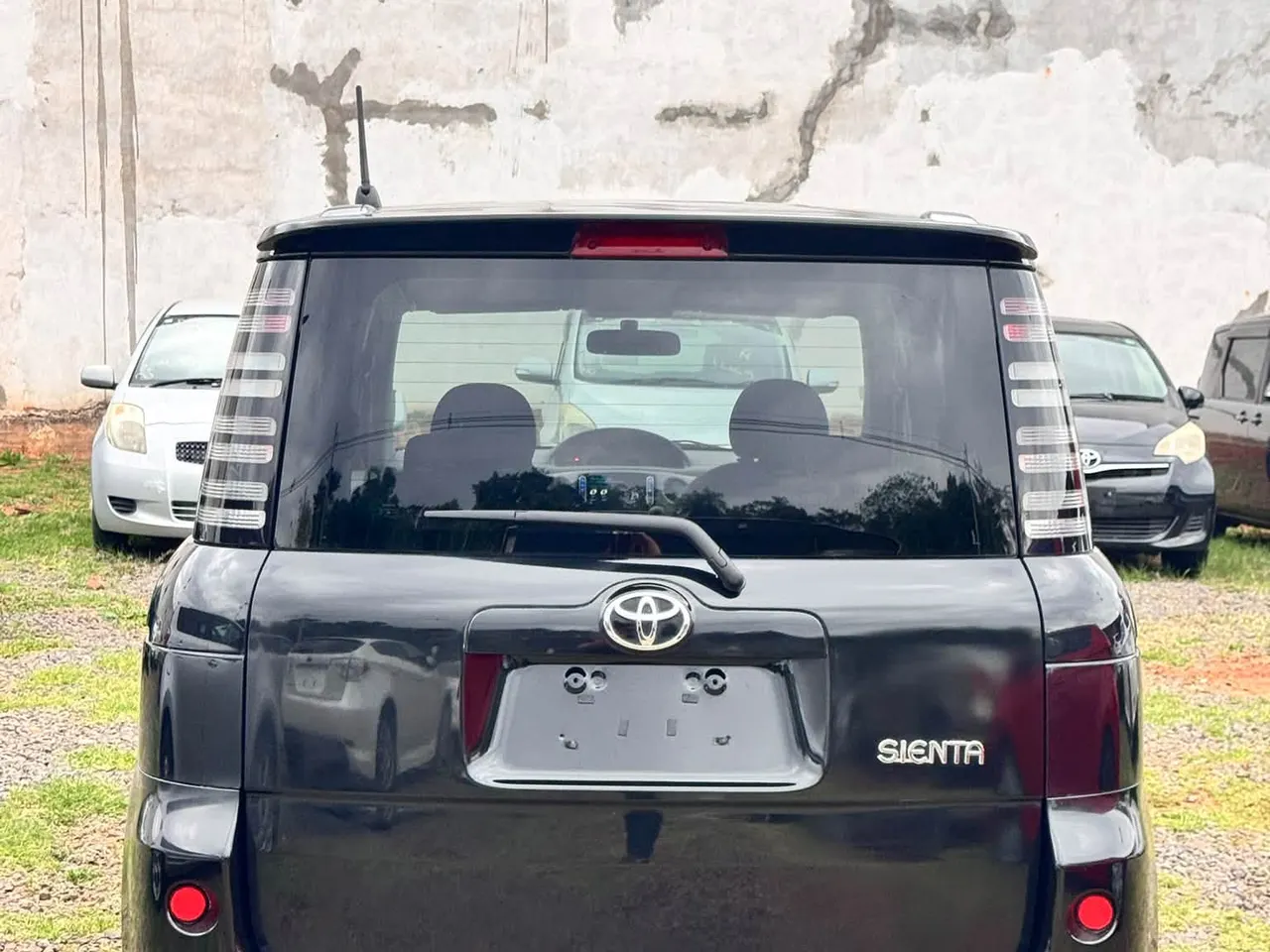 Toyota Sienta 2004