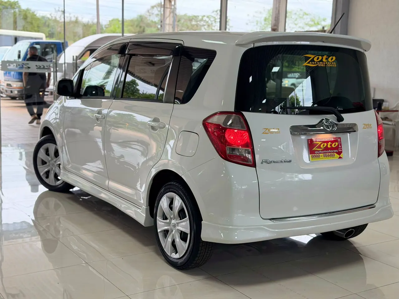 Toyota Ractis 2006