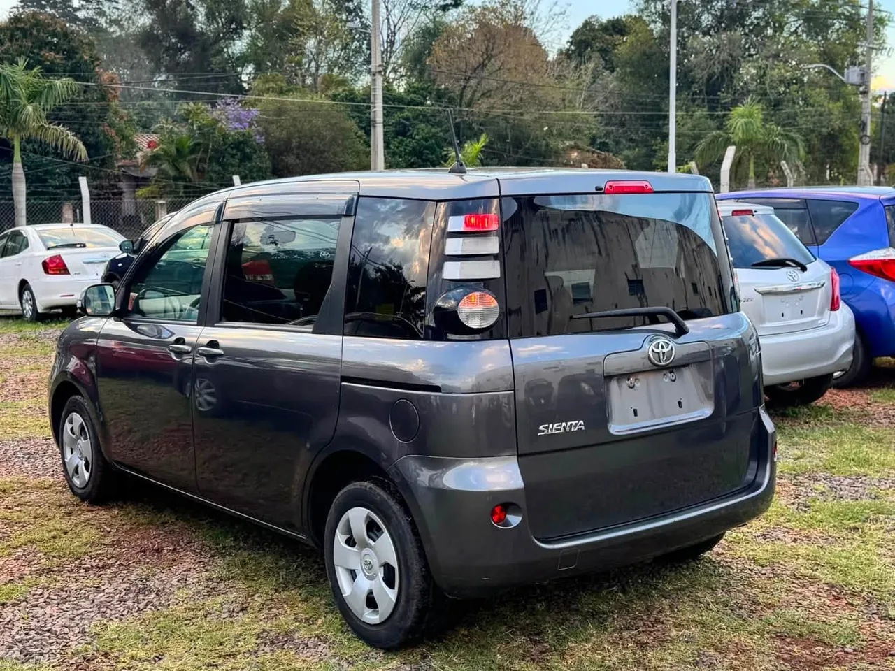 Toyota Sienta 2007