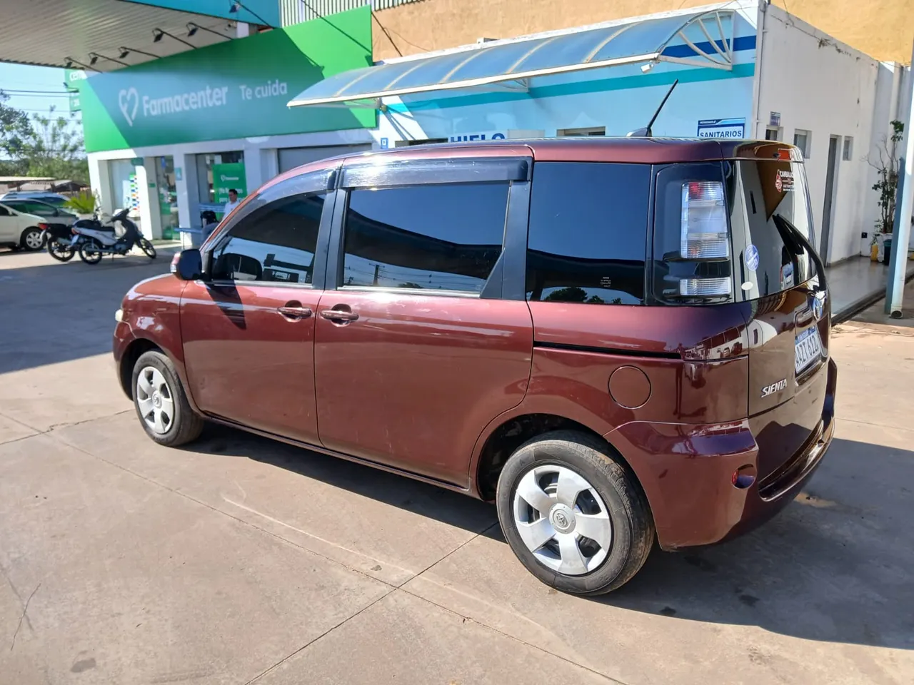 Toyota Sienta 2012