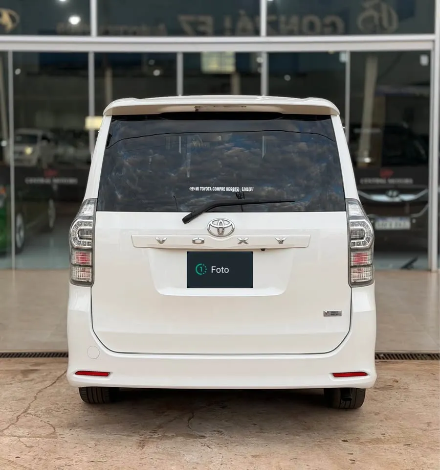 Toyota Voxy 2011