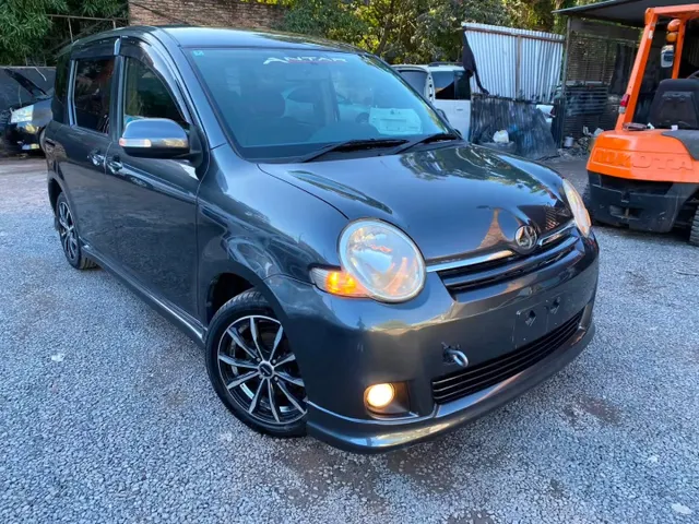 Toyota Sienta 2010