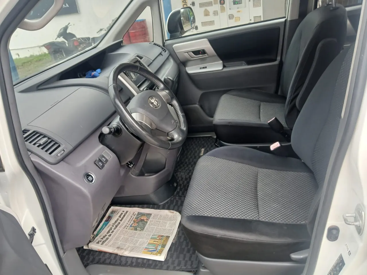 Toyota Noah 2008 1