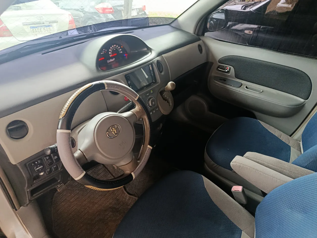 Toyota Sienta 2004 W