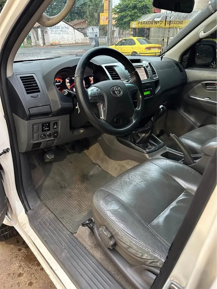 Toyota Hilux 2014 Full