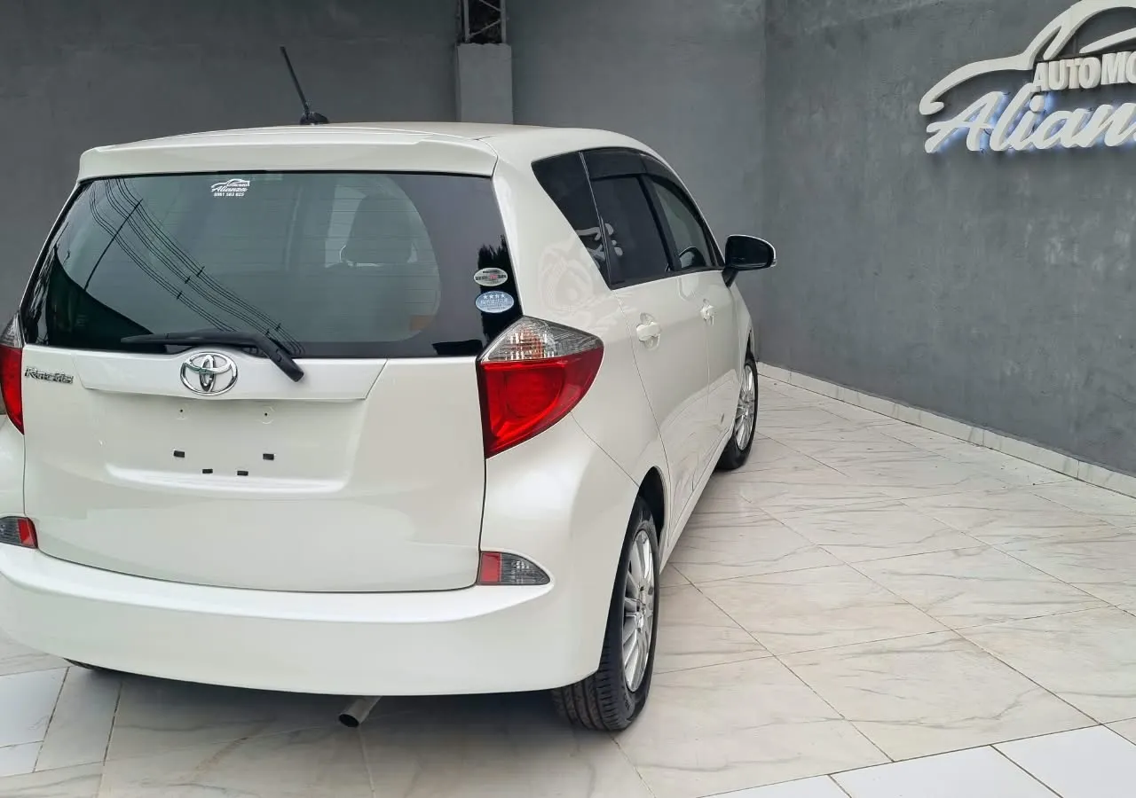 Toyota Ractis 2011