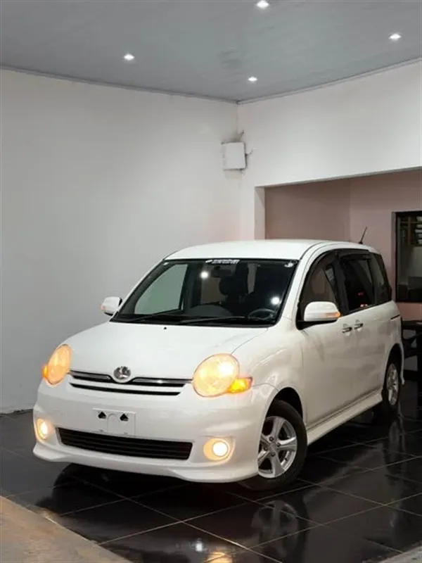 Toyota Sienta 2008