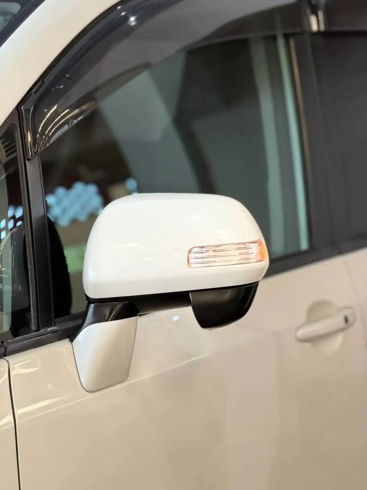 Toyota Noah 2008