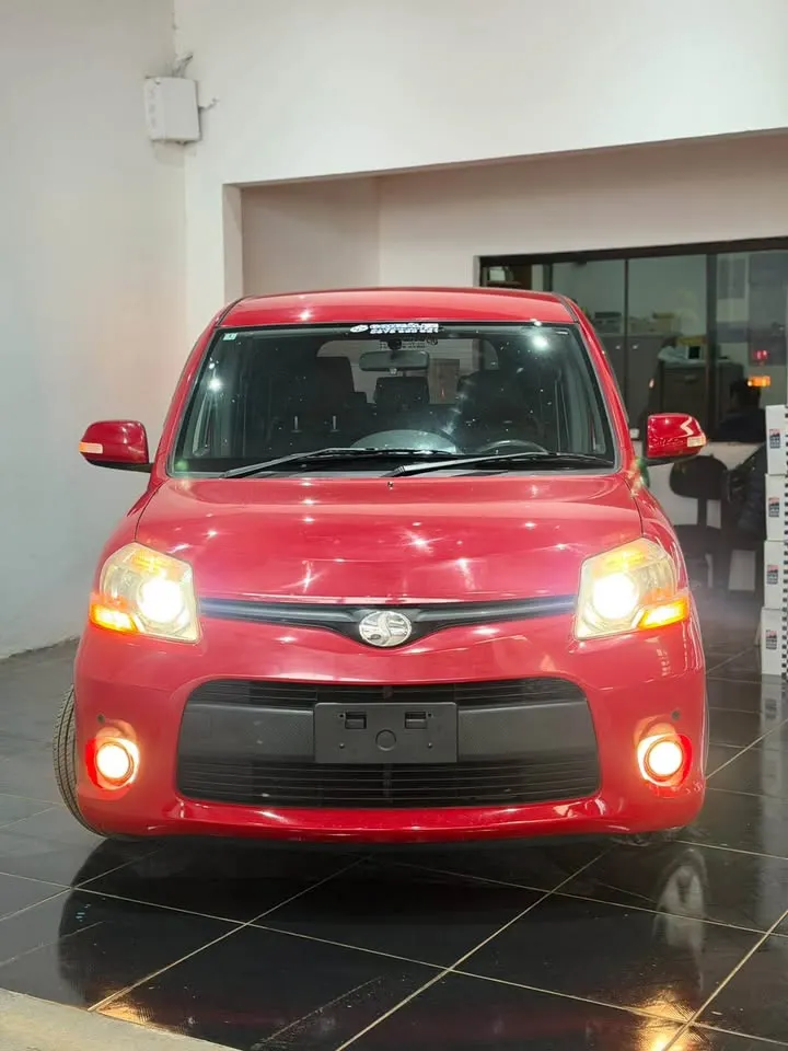 Toyota Sienta 2011