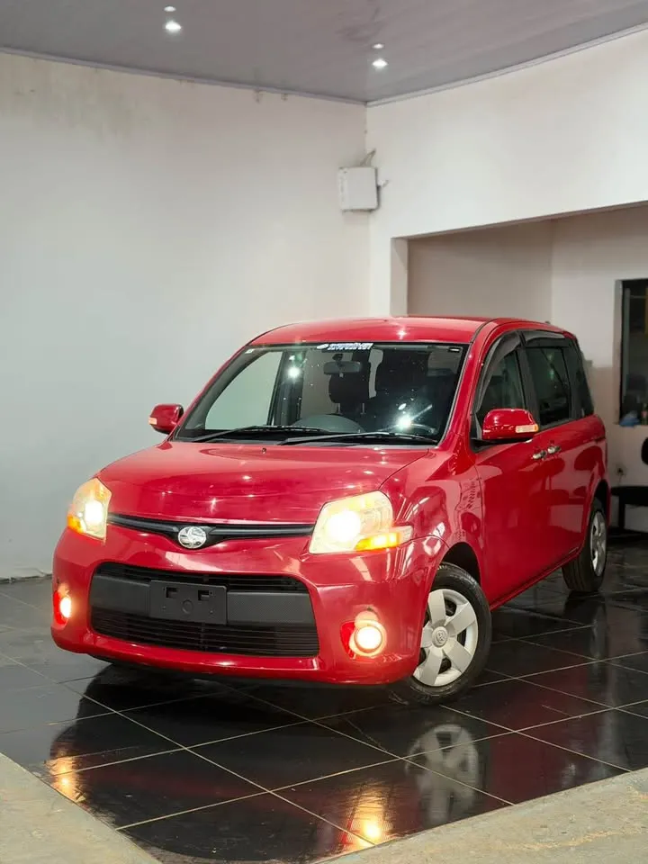 Toyota Sienta 2011