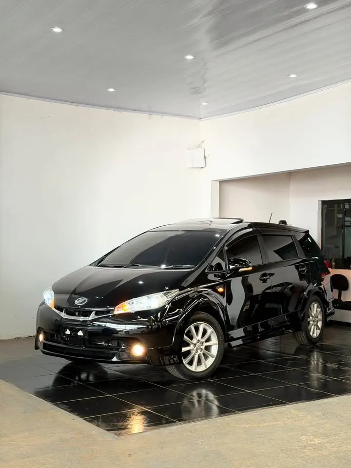 Toyota Wish 2012