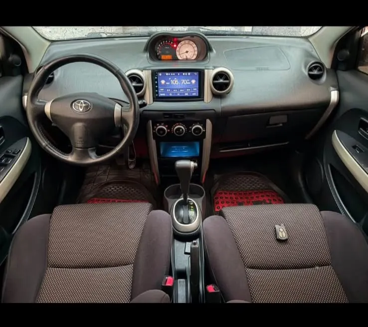 Toyota ist 2004