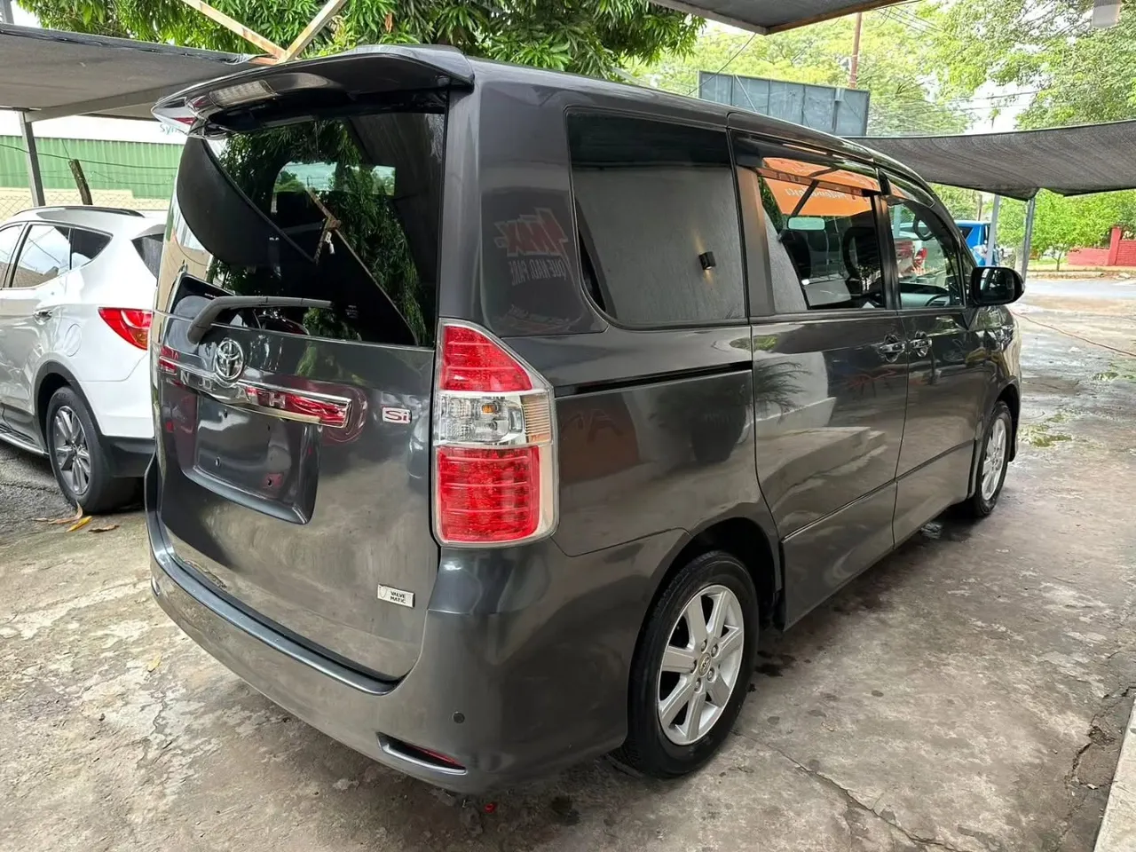 Toyota Noah 2007