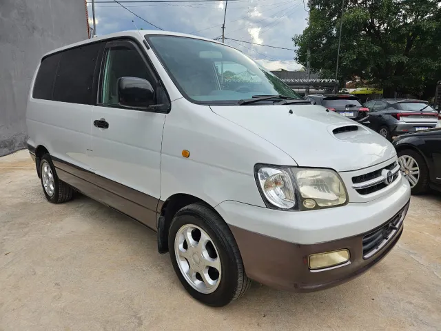 Toyota Noah 1999