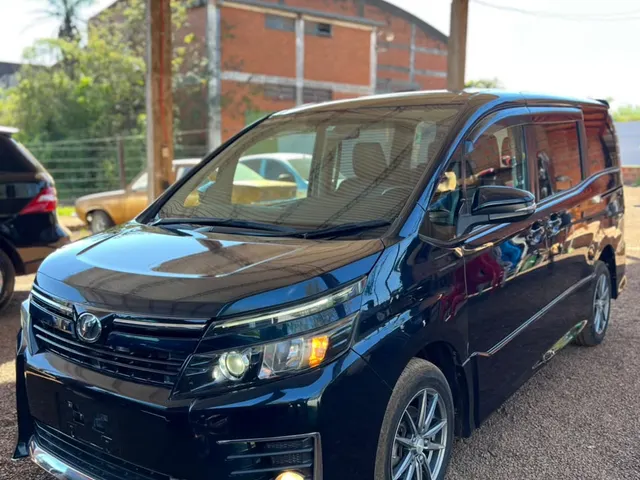 Toyota Voxy 2014