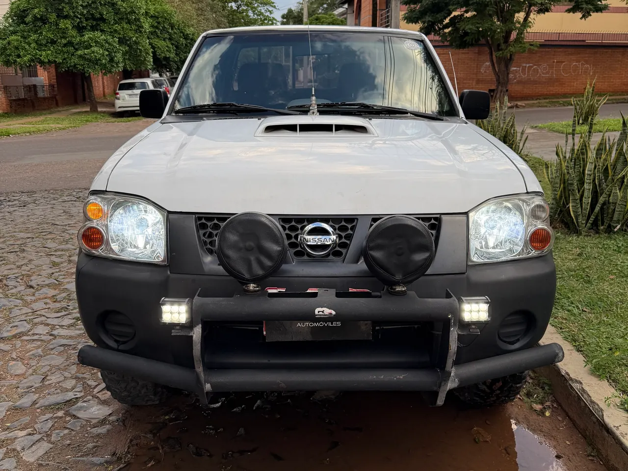 Nissan Frontier 2013 Mecánica 4x4 alta y baja, motor 2.5 YD25