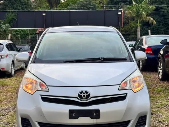 Toyota Ractis 2011
