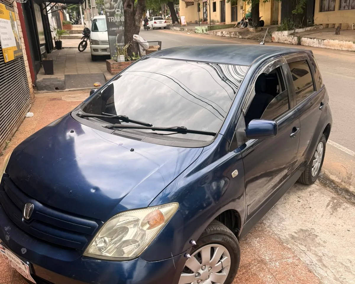 Toyota ist 2004