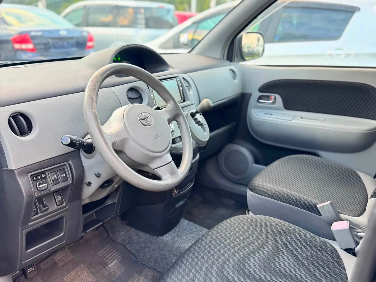 Toyota Sienta 2007