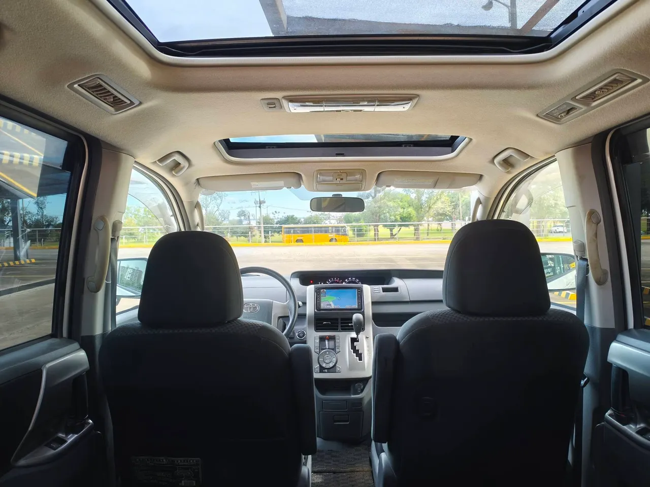 Toyota Noah 2009