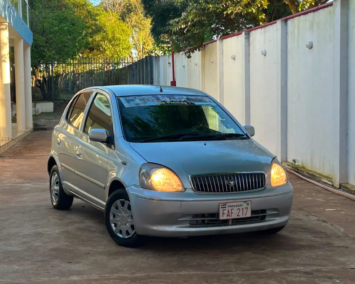 Toyota Vitz 2002 1