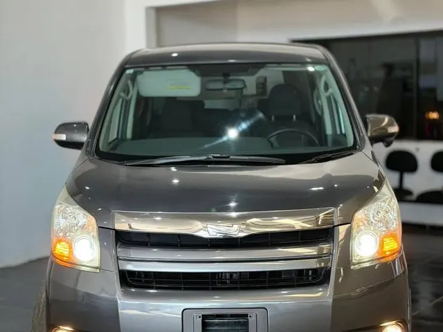 Toyota Noah 2009