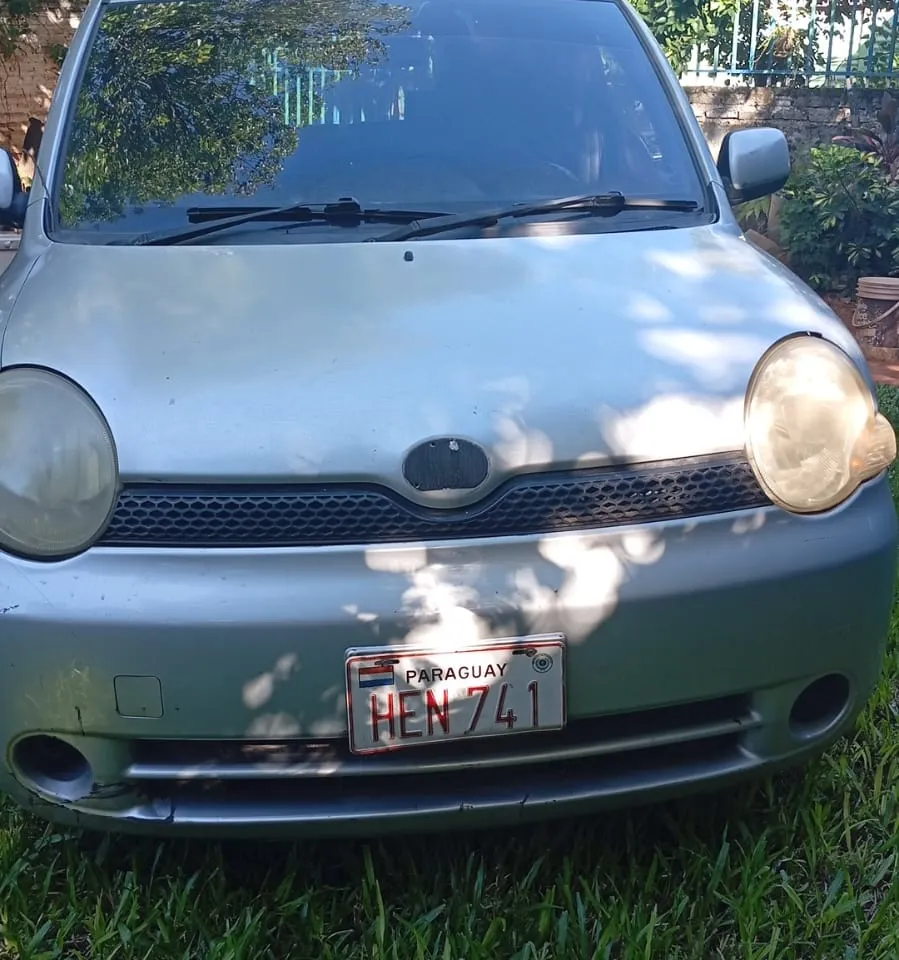 Toyota Sienta 2005