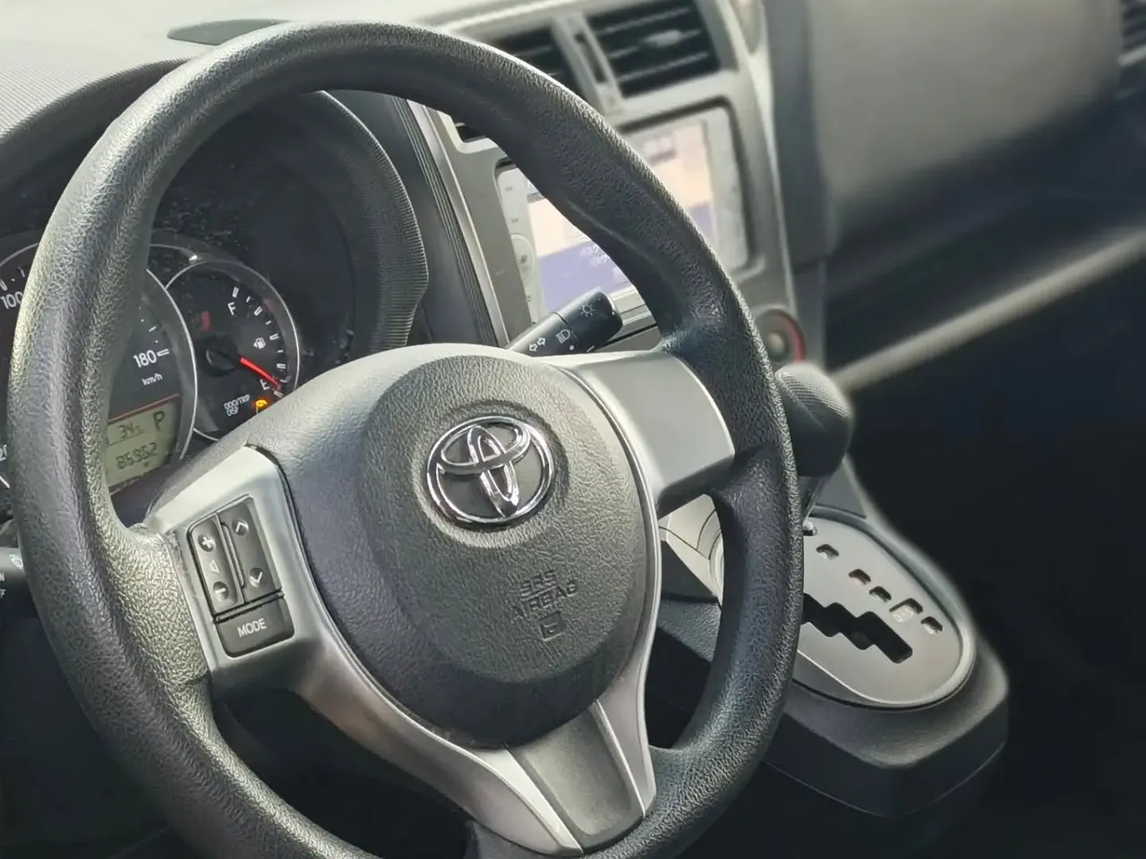 Toyota Ractis 2012