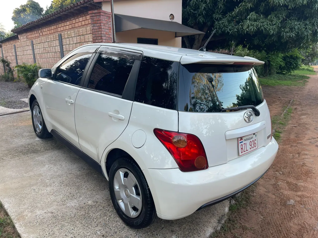 Toyota ist 2003