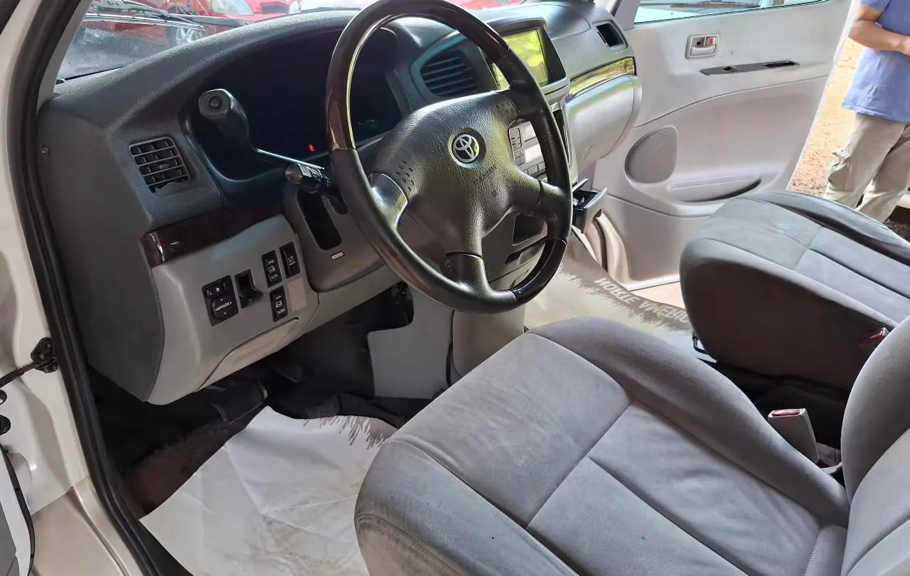 Toyota Regius 2002