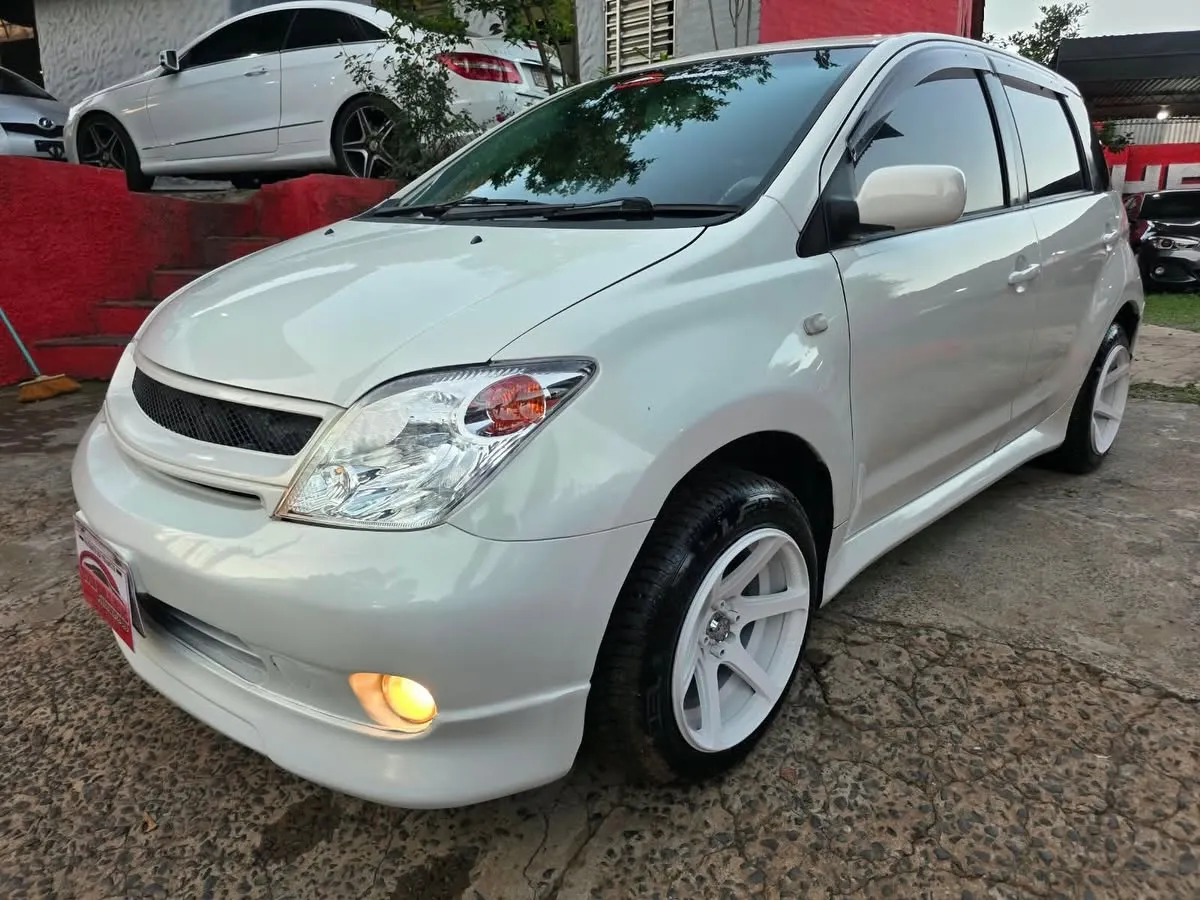 Toyota ist 2003