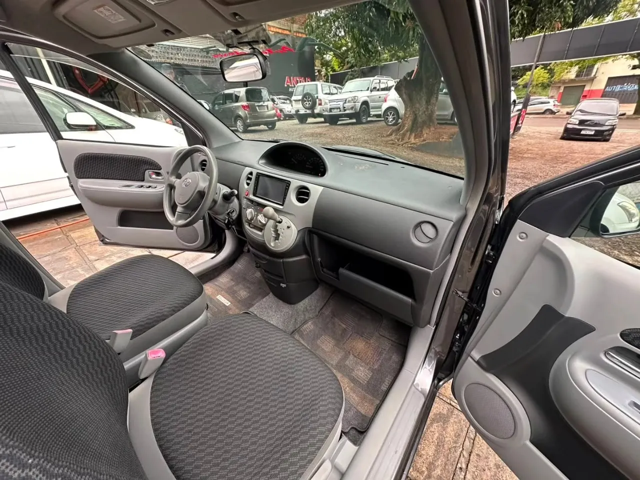 Toyota Sienta 2008