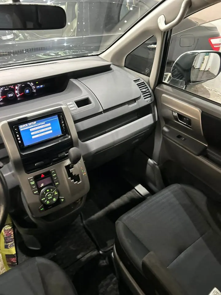 Toyota Voxy 2008