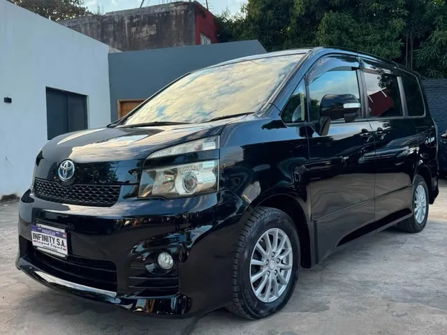 Toyota Voxy 2010