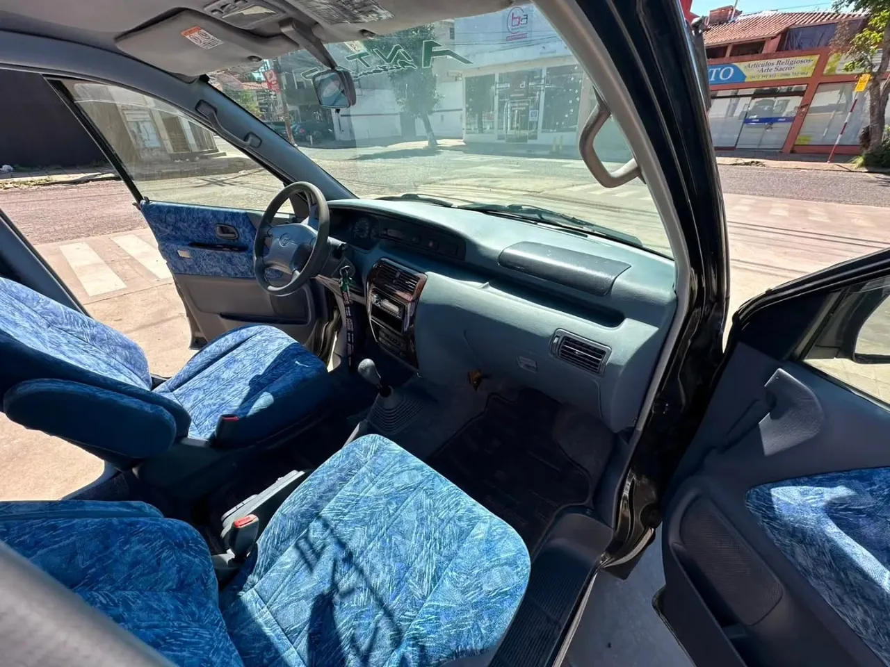 Toyota Noah 1998