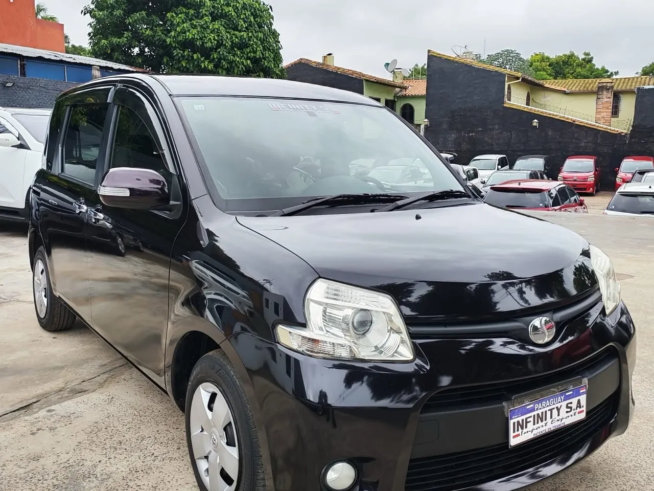 Toyota Sienta 2013