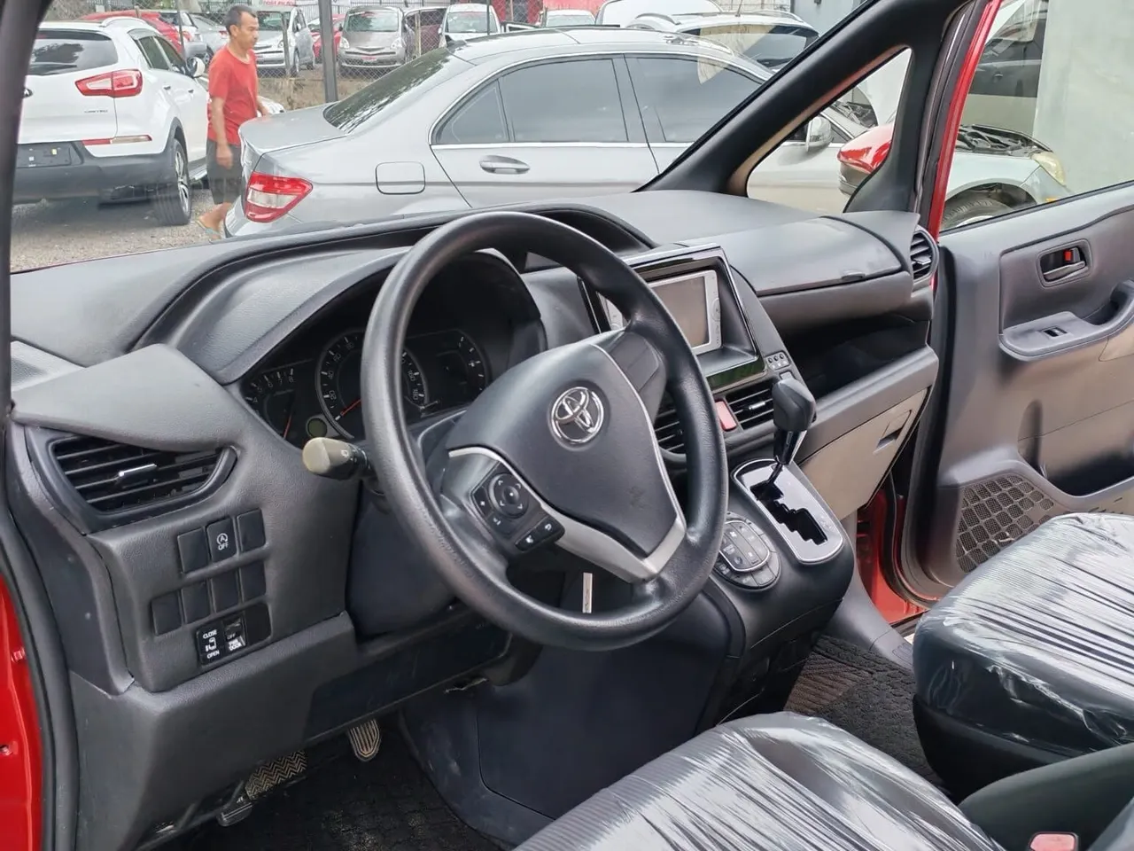 Toyota Voxy 2015