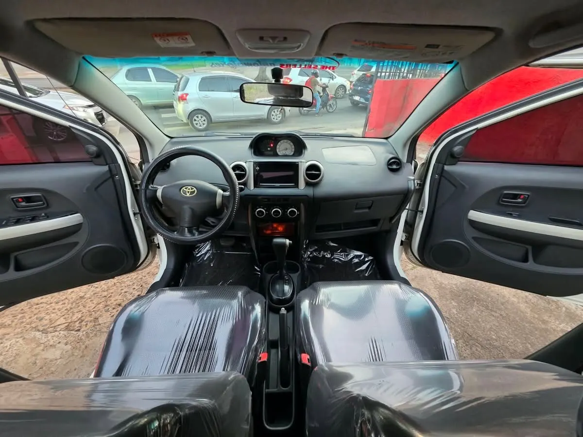 Toyota ist 2003
