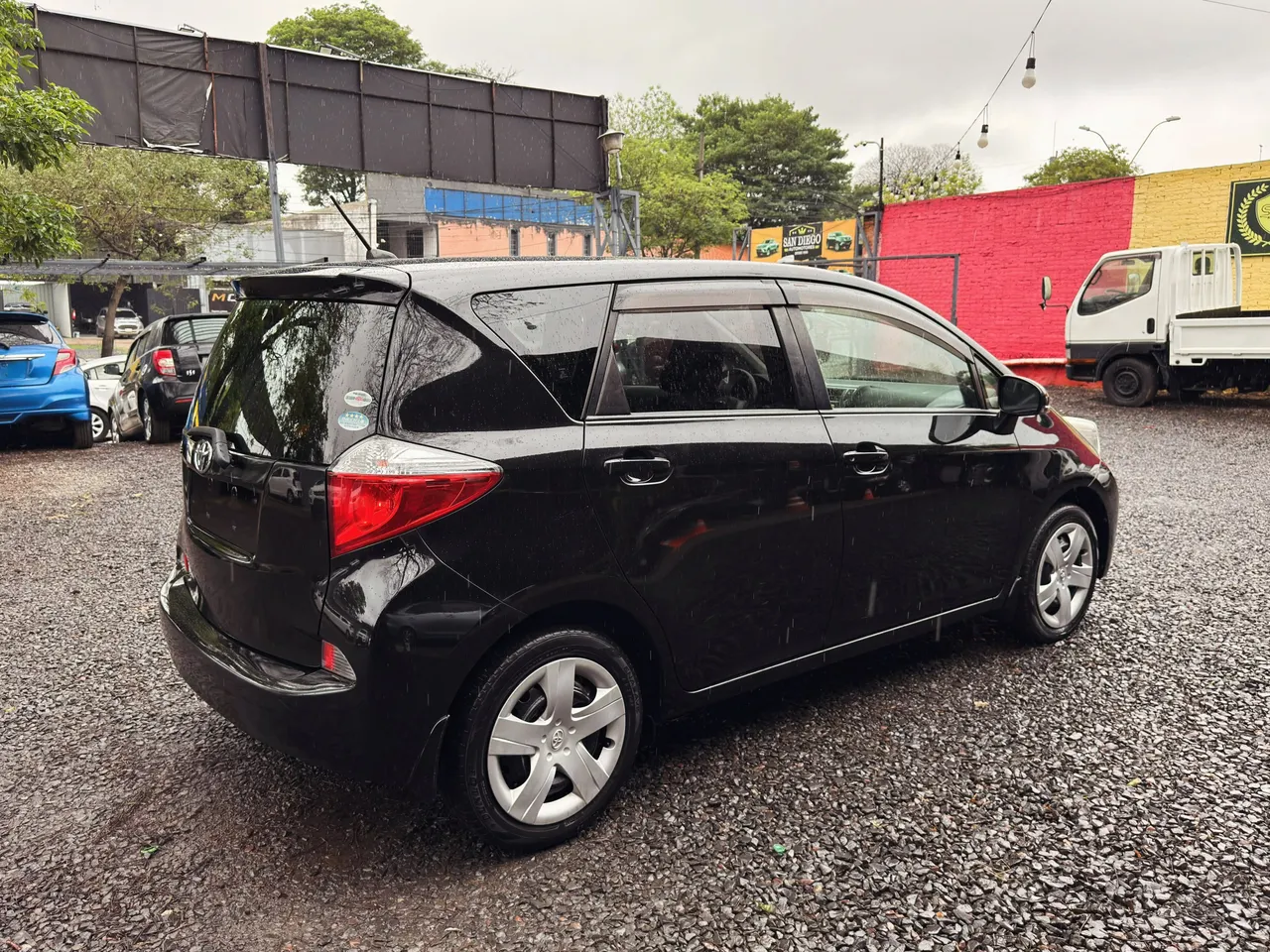 Toyota Ractis 2012